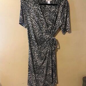 Motherhood Black and White Patterned Wrap Dress Medium